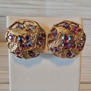 Vintage Sarah Coventry Fuchsia Pink Rhinestone Gold Tone Leaf Clip On Earrings